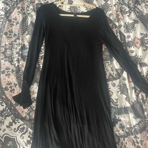 PLAIN BLACK FLOWY LONG SLEEVE DRESS